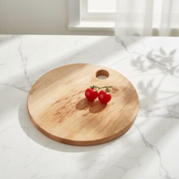 Round wooden cutting board in teak Amra Farms Teak Wood Thick Big Round Cutting Board with Hanging Hole Handle